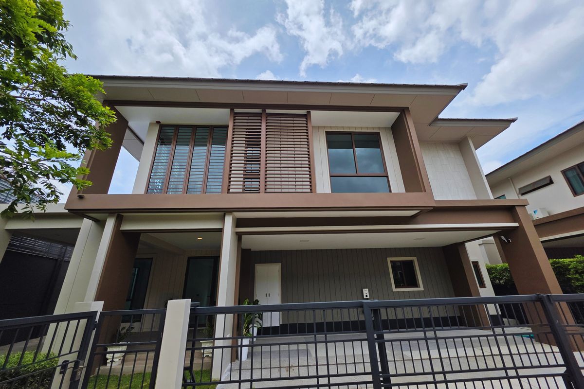 For SaleHousePattanakan, Srinakarin : For sale Burasiri Krungthep Kreetha, luxury resort-style house, new house, beautifully extended, complete functions, ready to move in