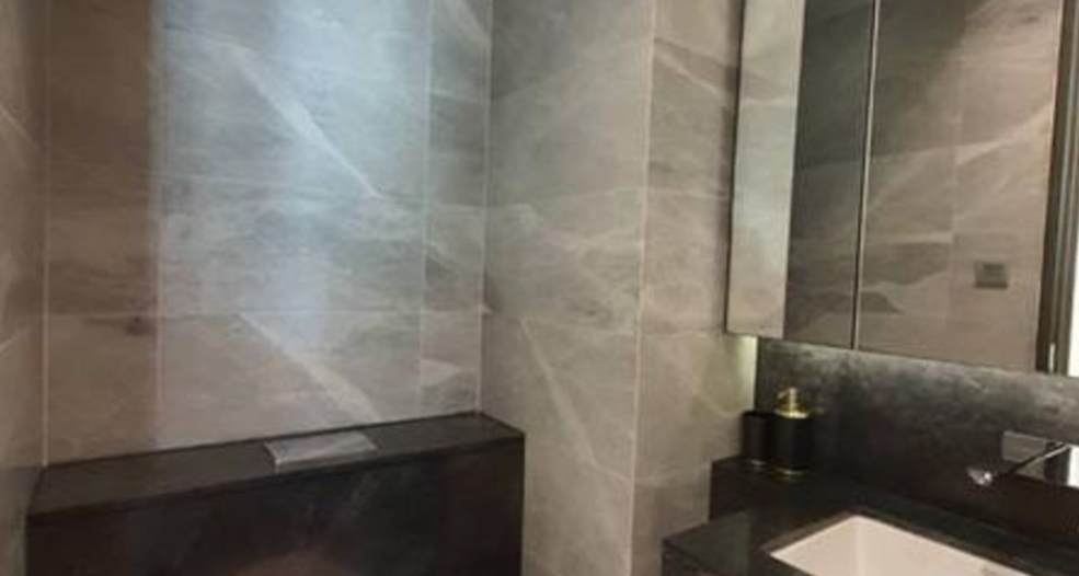 For RentCondoWitthayu, Chidlom, Langsuan, Ploenchit : 28 Chidlom 70 sq.m. Eng 中 日 Please add LINE ID @806qphgn o8415o5483