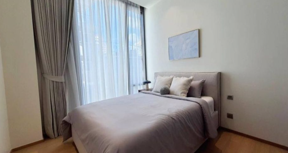 For RentCondoWitthayu, Chidlom, Langsuan, Ploenchit : 28 Chidlom 70 sq.m. Eng 中 日 Please add LINE ID @806qphgn o8415o5483