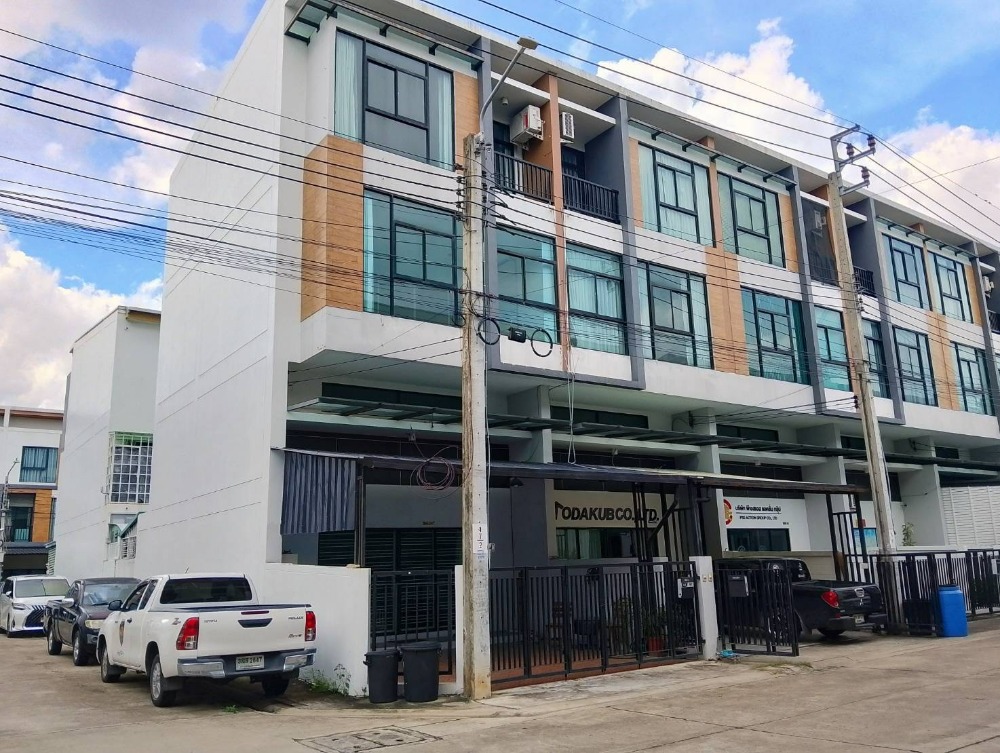 For RentHome OfficeMin Buri, Romklao : For rent: 3 and a half storey home office, TRIO Romklao Minburi project