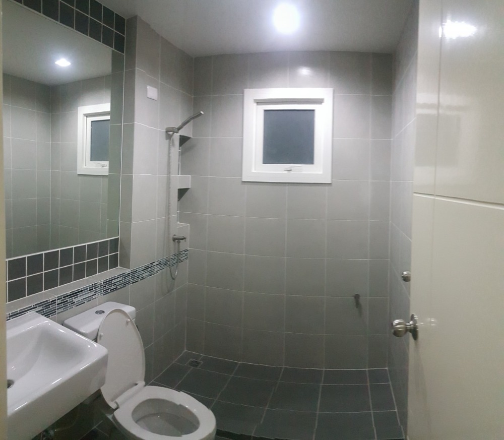 For RentHousePathum Thani,Rangsit, Thammasat : Single house for living, good environment, good neighbors, with a house area