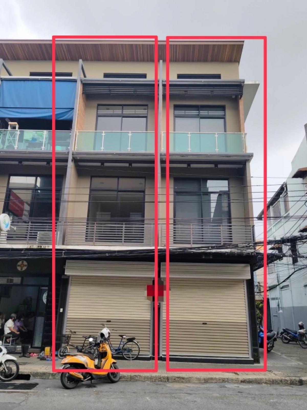For RentShop HouseYaowarat, Banglamphu : Commercial building for rent, Pom Prap Sattru Phai (Golden Mountain 500m) (MRT Sam Yot 800m)