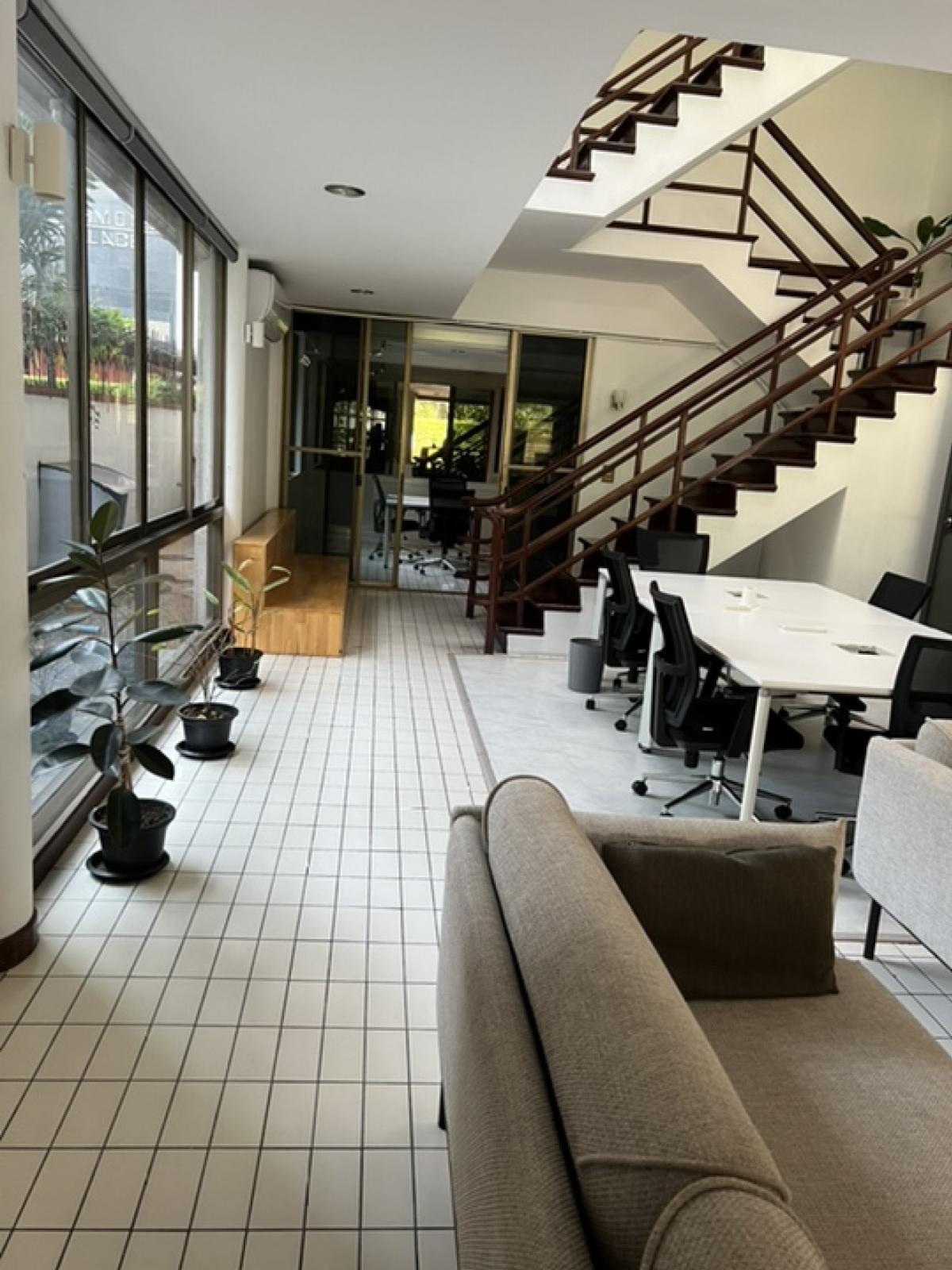 For RentHome OfficeSukhumvit, Asoke, Thonglor : House for rent. Suitable for use as a Home Office . Fully furnished. Best location,on Sukumvit near BTS Promphong