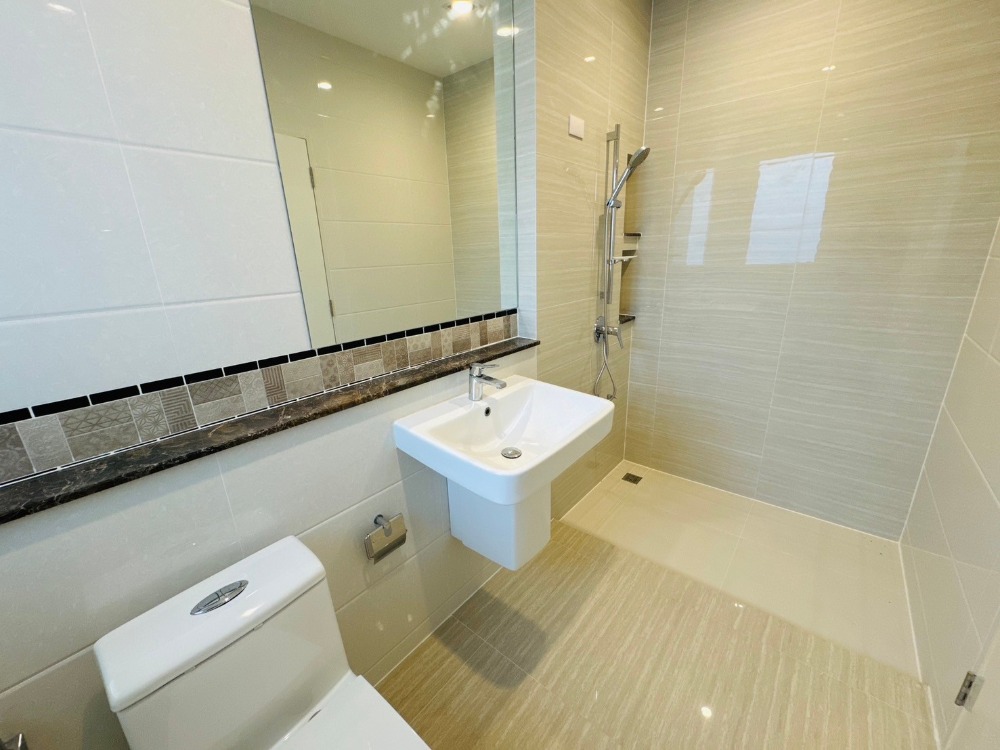 ขายบ้านปิ่นเกล้า จรัญสนิทวงศ์ : ขายบ้านเดี่ยว เดอะ แกรนด์ ปิ่นเกล้า 4 ห้องนอน 4 ห้องน้ำ 4 จอดรถ บนที่ดิน 100 ตร.วา บ้านผนังกระจก เชื่อมสวนข้างบ้าน โปร่งสบาย เดินทางสะดวก ติดถนนใหญ่ ปิ่นเกล้า-บรมราชชนนี