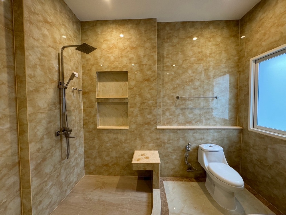 ขายบ้านปิ่นเกล้า จรัญสนิทวงศ์ : ขายบ้านเดี่ยว เดอะ แกรนด์ ปิ่นเกล้า 4 ห้องนอน 4 ห้องน้ำ 4 จอดรถ บนที่ดิน 100 ตร.วา บ้านผนังกระจก เชื่อมสวนข้างบ้าน โปร่งสบาย เดินทางสะดวก ติดถนนใหญ่ ปิ่นเกล้า-บรมราชชนนี