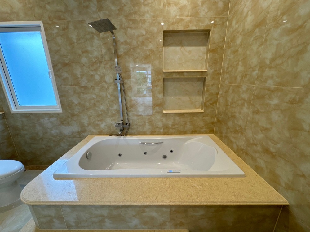 ขายบ้านปิ่นเกล้า จรัญสนิทวงศ์ : ขายบ้านเดี่ยว เดอะ แกรนด์ ปิ่นเกล้า 4 ห้องนอน 4 ห้องน้ำ 4 จอดรถ บนที่ดิน 100 ตร.วา บ้านผนังกระจก เชื่อมสวนข้างบ้าน โปร่งสบาย เดินทางสะดวก ติดถนนใหญ่ ปิ่นเกล้า-บรมราชชนนี