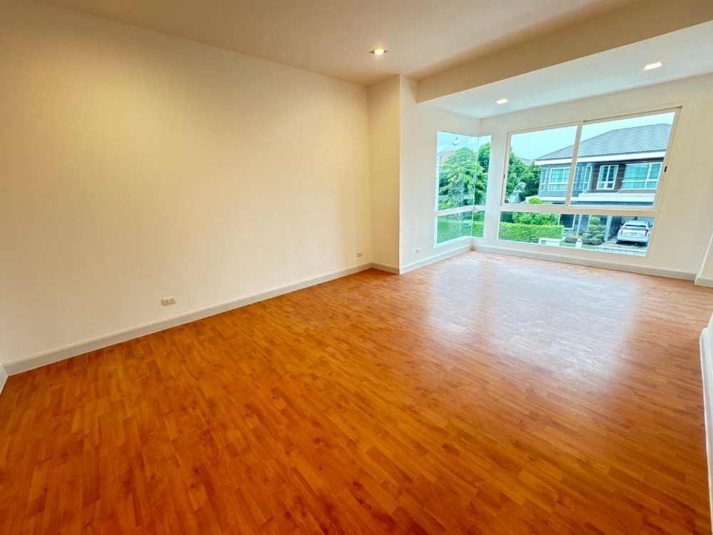 ขายบ้านปิ่นเกล้า จรัญสนิทวงศ์ : ขายบ้านเดี่ยว เดอะ แกรนด์ ปิ่นเกล้า 4 ห้องนอน 4 ห้องน้ำ 4 จอดรถ บนที่ดิน 100 ตร.วา บ้านผนังกระจก เชื่อมสวนข้างบ้าน โปร่งสบาย เดินทางสะดวก ติดถนนใหญ่ ปิ่นเกล้า-บรมราชชนนี