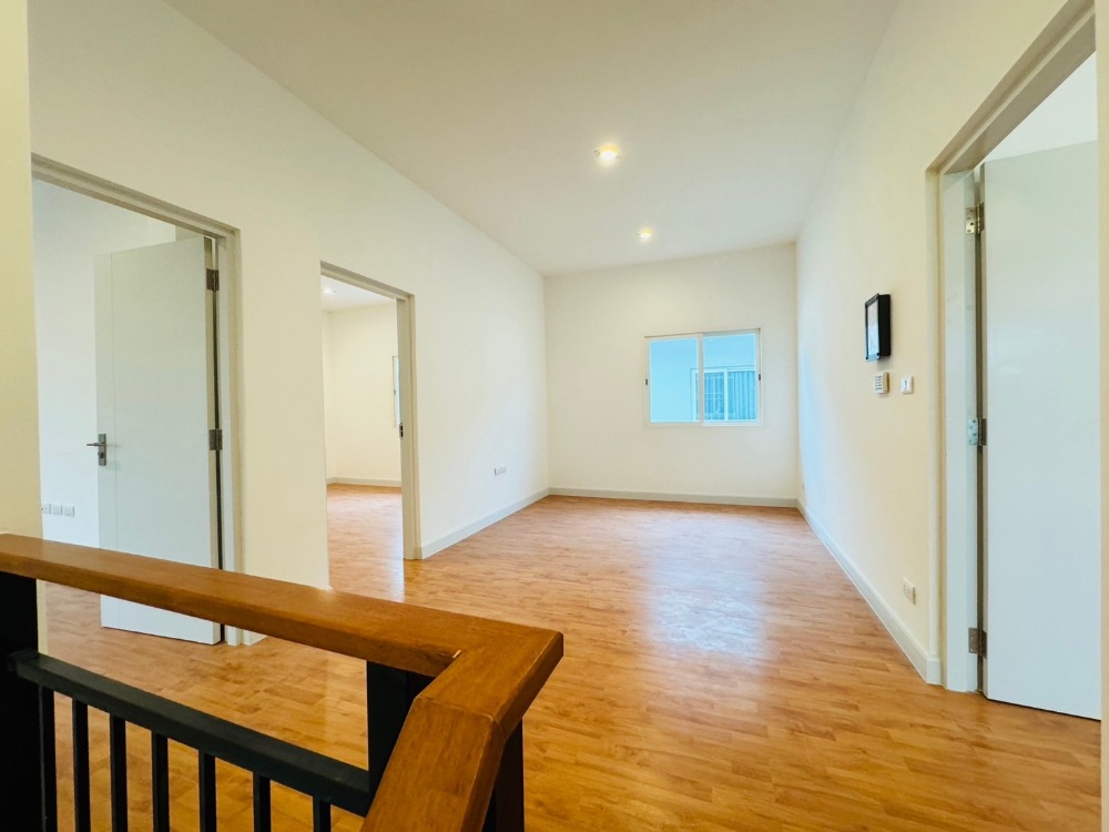 ขายบ้านปิ่นเกล้า จรัญสนิทวงศ์ : ขายบ้านเดี่ยว เดอะ แกรนด์ ปิ่นเกล้า 4 ห้องนอน 4 ห้องน้ำ 4 จอดรถ บนที่ดิน 100 ตร.วา บ้านผนังกระจก เชื่อมสวนข้างบ้าน โปร่งสบาย เดินทางสะดวก ติดถนนใหญ่ ปิ่นเกล้า-บรมราชชนนี