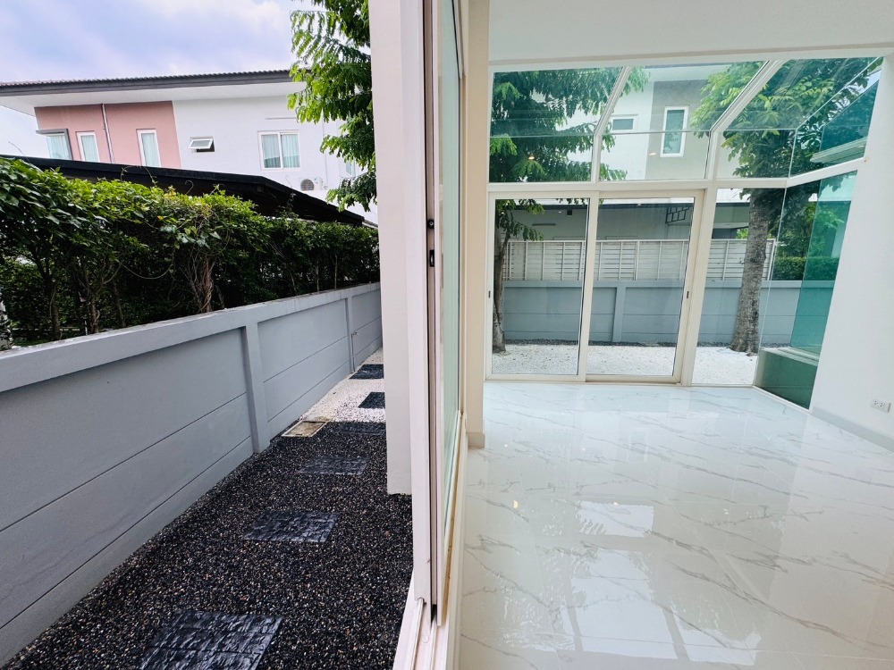 ขายบ้านปิ่นเกล้า จรัญสนิทวงศ์ : ขายบ้านเดี่ยว เดอะ แกรนด์ ปิ่นเกล้า 4 ห้องนอน 4 ห้องน้ำ 4 จอดรถ บนที่ดิน 100 ตร.วา บ้านผนังกระจก เชื่อมสวนข้างบ้าน โปร่งสบาย เดินทางสะดวก ติดถนนใหญ่ ปิ่นเกล้า-บรมราชชนนี