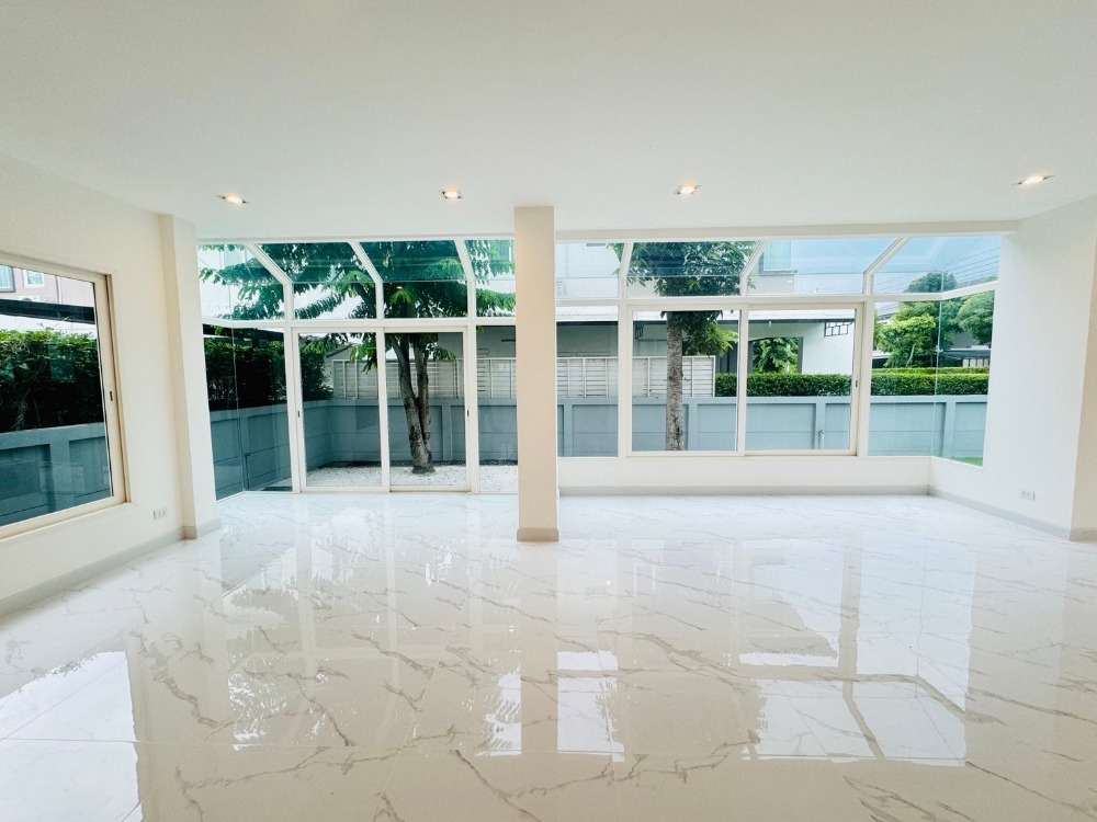 ขายบ้านปิ่นเกล้า จรัญสนิทวงศ์ : ขายบ้านเดี่ยว เดอะ แกรนด์ ปิ่นเกล้า 4 ห้องนอน 4 ห้องน้ำ 4 จอดรถ บนที่ดิน 100 ตร.วา บ้านผนังกระจก เชื่อมสวนข้างบ้าน โปร่งสบาย เดินทางสะดวก ติดถนนใหญ่ ปิ่นเกล้า-บรมราชชนนี