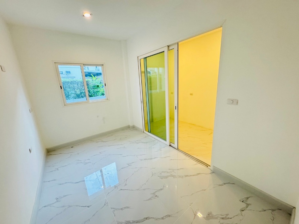 ขายบ้านปิ่นเกล้า จรัญสนิทวงศ์ : ขายบ้านเดี่ยว เดอะ แกรนด์ ปิ่นเกล้า 4 ห้องนอน 4 ห้องน้ำ 4 จอดรถ บนที่ดิน 100 ตร.วา บ้านผนังกระจก เชื่อมสวนข้างบ้าน โปร่งสบาย เดินทางสะดวก ติดถนนใหญ่ ปิ่นเกล้า-บรมราชชนนี