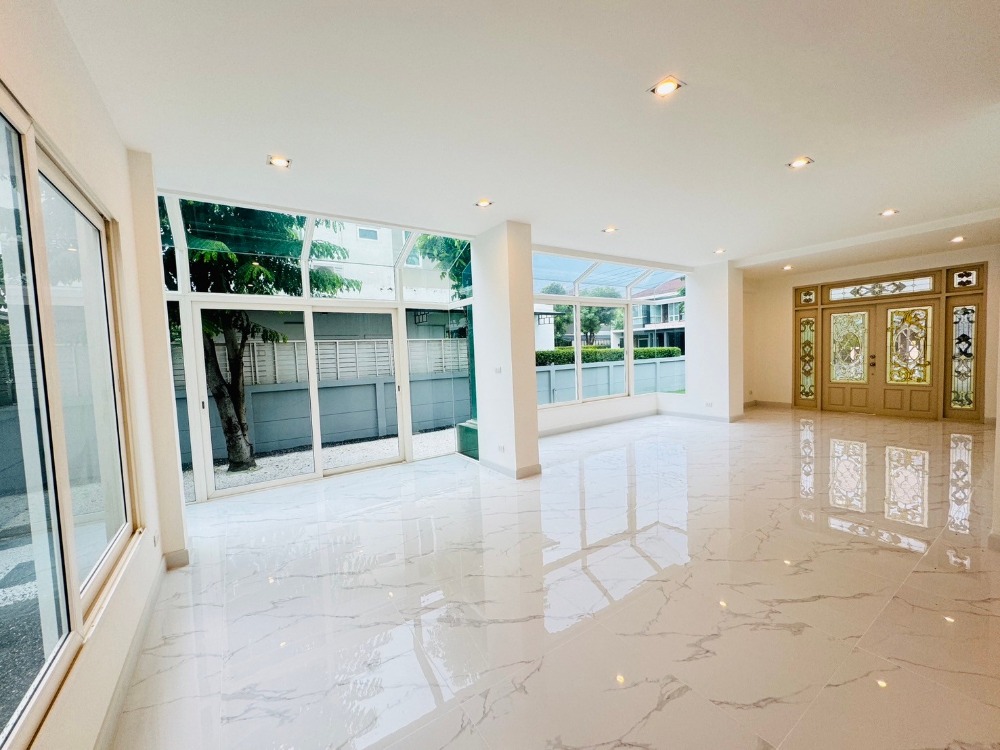 ขายบ้านปิ่นเกล้า จรัญสนิทวงศ์ : ขายบ้านเดี่ยว เดอะ แกรนด์ ปิ่นเกล้า 4 ห้องนอน 4 ห้องน้ำ 4 จอดรถ บนที่ดิน 100 ตร.วา บ้านผนังกระจก เชื่อมสวนข้างบ้าน โปร่งสบาย เดินทางสะดวก ติดถนนใหญ่ ปิ่นเกล้า-บรมราชชนนี