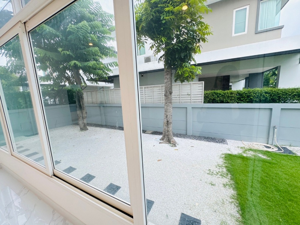 ขายบ้านปิ่นเกล้า จรัญสนิทวงศ์ : ขายบ้านเดี่ยว เดอะ แกรนด์ ปิ่นเกล้า 4 ห้องนอน 4 ห้องน้ำ 4 จอดรถ บนที่ดิน 100 ตร.วา บ้านผนังกระจก เชื่อมสวนข้างบ้าน โปร่งสบาย เดินทางสะดวก ติดถนนใหญ่ ปิ่นเกล้า-บรมราชชนนี