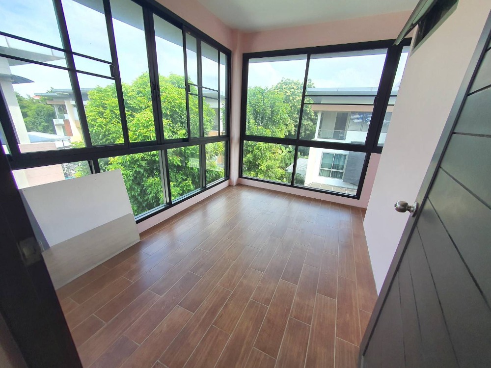 ขายทาวน์โฮมแจ้งวัฒนะ เมืองทอง : ขายทาวโฮม 3 ชั้น หมู่บ้านภัทรโมทาวน์ 37 ตรว หลังมุม PIM ปากเกร็ด เซ็นทรัล แจ้งวัฒนะ MRTสีชมพู