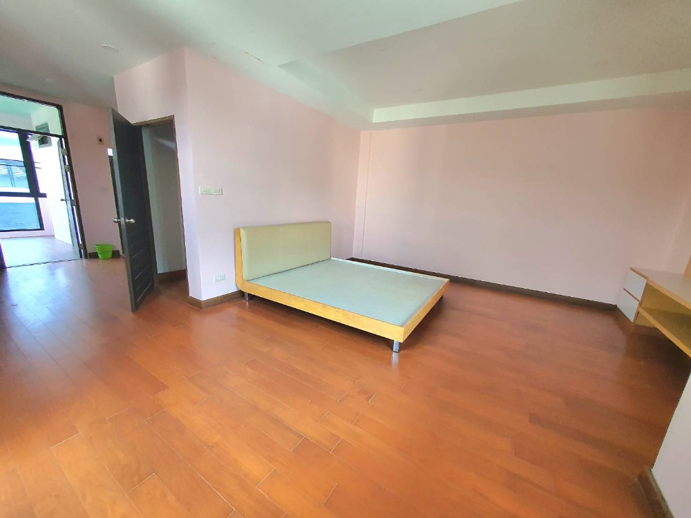 ขายทาวน์โฮมแจ้งวัฒนะ เมืองทอง : ขายทาวโฮม 3 ชั้น หมู่บ้านภัทรโมทาวน์ 37 ตรว หลังมุม PIM ปากเกร็ด เซ็นทรัล แจ้งวัฒนะ MRTสีชมพู