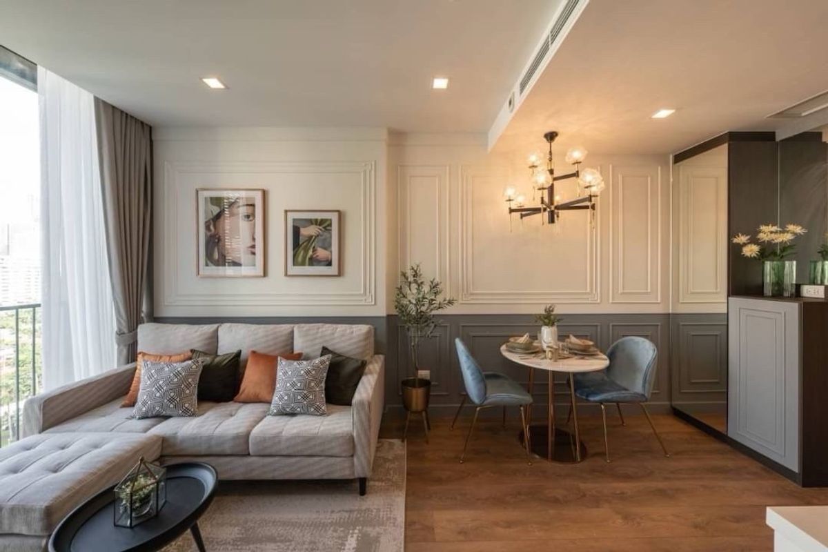 For RentCondoSukhumvit, Asoke, Thonglor : 🔥Hot Deal🔥Condo in the heart of Phrom Phong Noble BE 33 Condo, 1 bedroom, 1 bathroom, corner room, size 43.72 sq m., 4th floor, cool tree view in front of the project, fully furnished, beautifully decorated, ready to move in