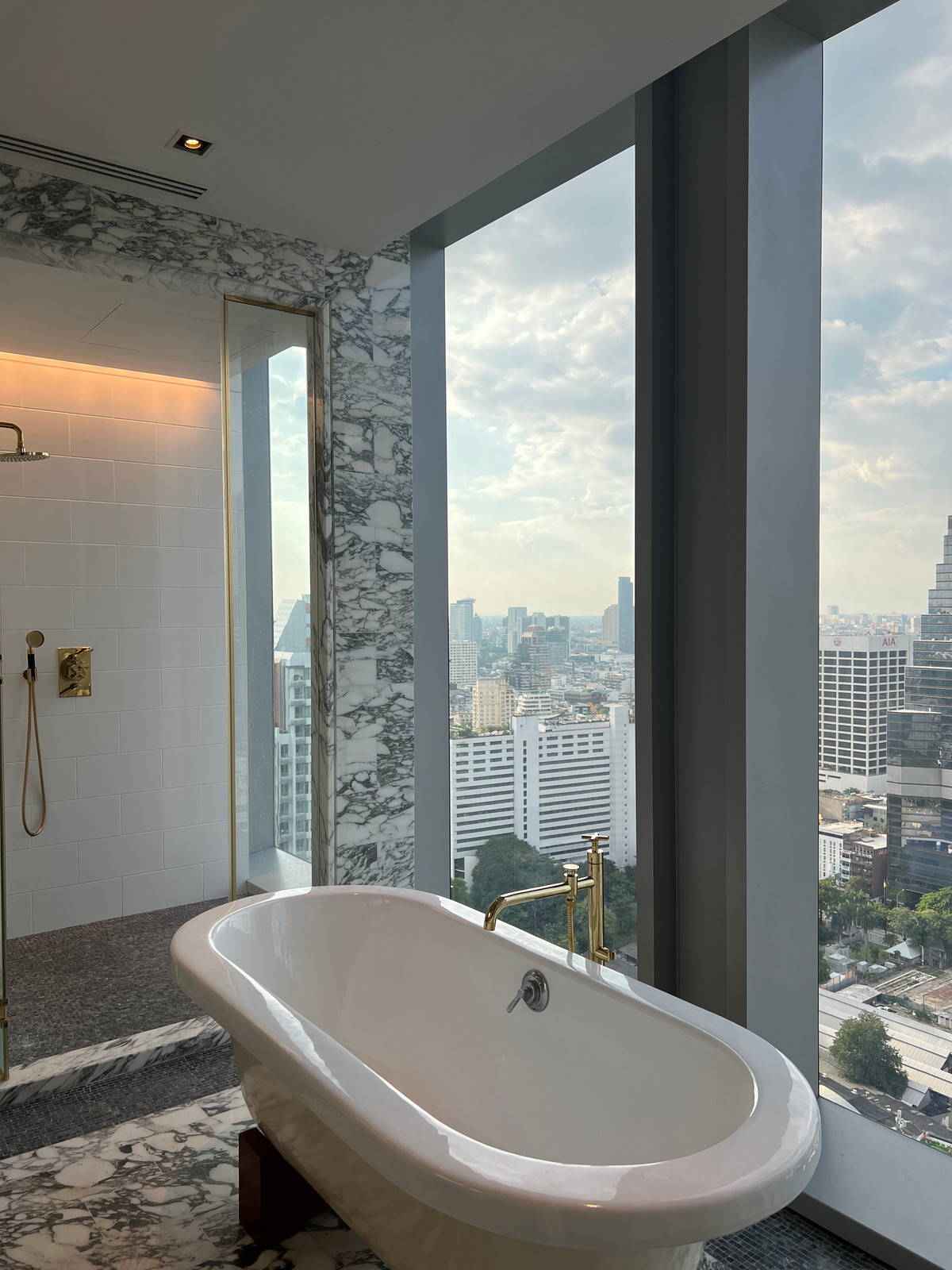 ให้เช่าคอนโดสาทร นราธิวาส : 🚨🔥 ให้เช่า 3 ห้องนอน สุดหรู – 279,000 บาท/เดือน