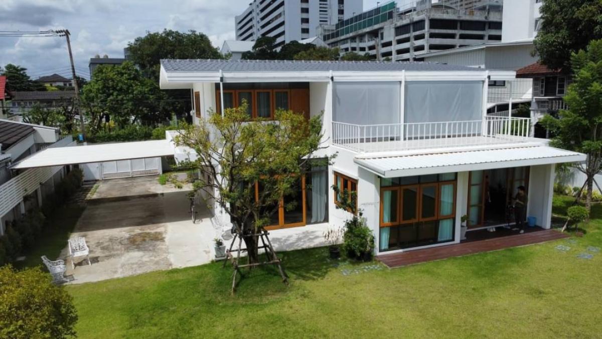 For RentHome OfficeLadprao, Central Ladprao : For rent: Home office, 2-storey detached house, newly renovated, parking for 8 cars, 1 km from MRT Lat Phrao, near Lat Phrao Intersection and Chatuchak Park