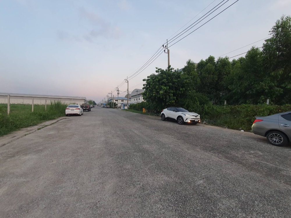 ขายที่ดินสมุทรปราการ สำโรง : ขายที่ดินเปล่า ซอยจงศิริ  พื้นที่ 9 ไร่ 38 ตรว. แพรกษา  จ.สมุทรปราการ แปลงมุม ทำเลดี  ราคาถูก