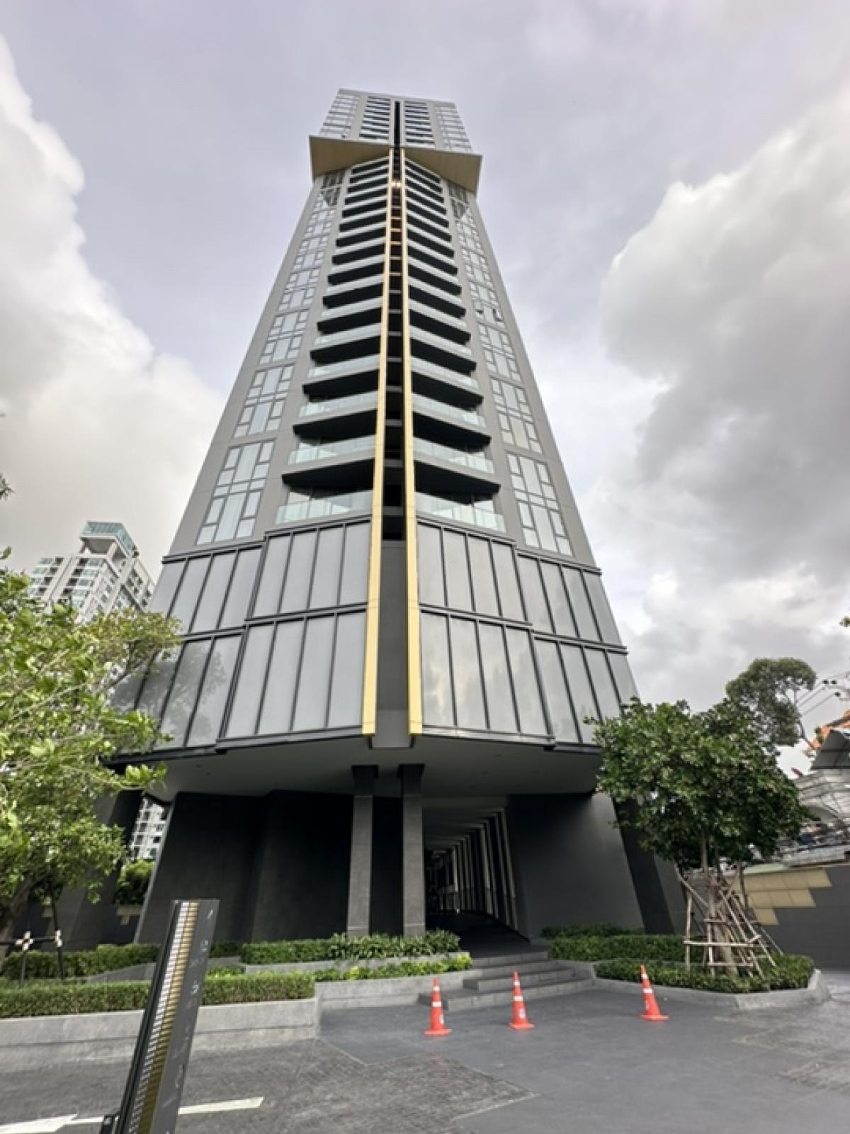 For SaleCondoPattaya, Bangsaen, Chonburi : 📍Closing price of Edge building, Central Pattaya, high floor, sea view - Yield 12%, 1 bedroom, size 30 sq m. 099-3639692 Toi
