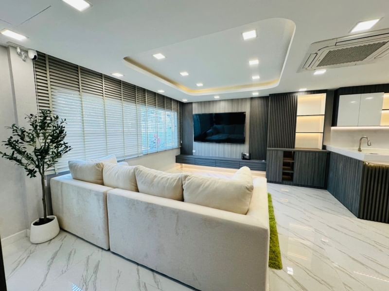 ขายบ้านรัชดา ห้วยขวาง : ขายบ้านพร้อมอยู่ หลังมุม ติดถนน 2 ด้าน ทำเลรัชดา 18 แต่งใหม่ทั้งหลัง ทำเลดีมาก ใกล้ MRT ของแถมเพียบ