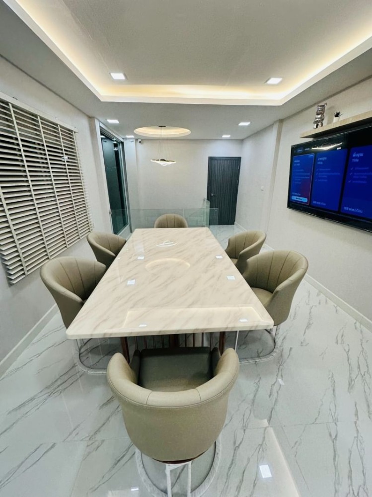 ขายบ้านรัชดา ห้วยขวาง : ขายบ้านพร้อมอยู่ หลังมุม ติดถนน 2 ด้าน ทำเลรัชดา 18 แต่งใหม่ทั้งหลัง ทำเลดีมาก ใกล้ MRT ของแถมเพียบ