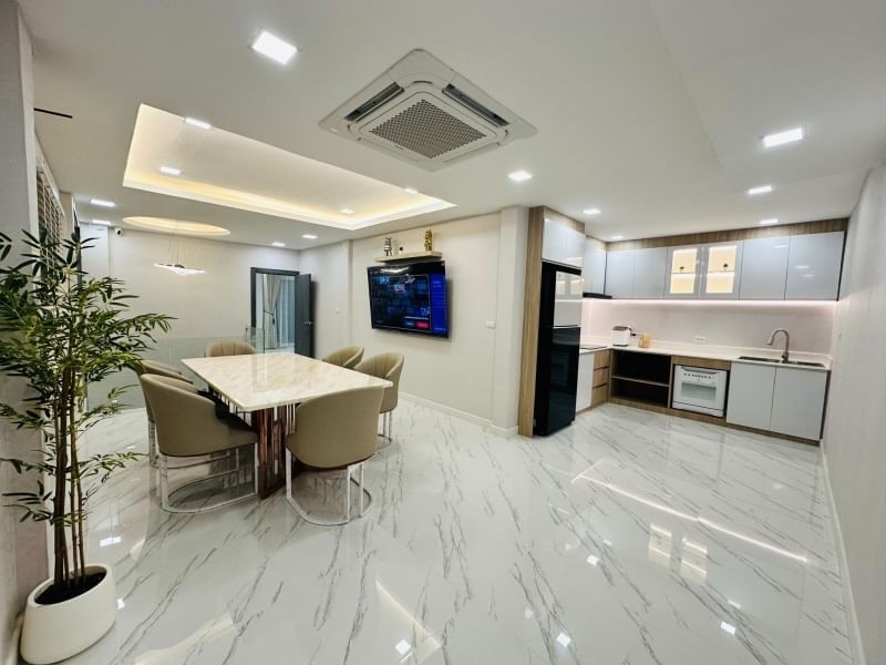 ขายบ้านรัชดา ห้วยขวาง : ขายบ้านพร้อมอยู่ หลังมุม ติดถนน 2 ด้าน ทำเลรัชดา 18 แต่งใหม่ทั้งหลัง ทำเลดีมาก ใกล้ MRT ของแถมเพียบ