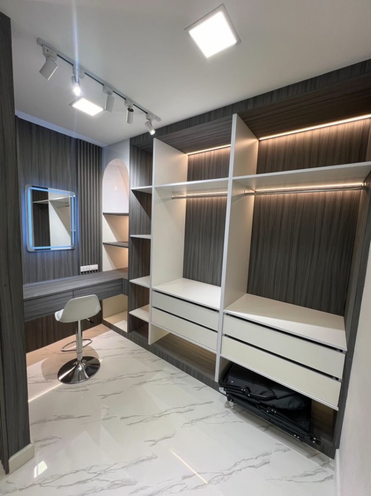 ขายบ้านรัชดา ห้วยขวาง : ขายบ้านพร้อมอยู่ หลังมุม ติดถนน 2 ด้าน ทำเลรัชดา 18 แต่งใหม่ทั้งหลัง ทำเลดีมาก ใกล้ MRT ของแถมเพียบ