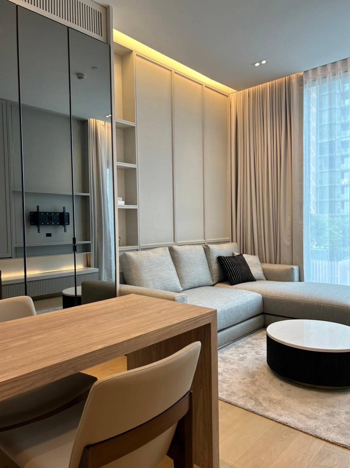 For RentCondoSukhumvit, Asoke, Thonglor : 03/04/2026, Rent a condo The Strand Thonglor 1 bedroom, beautiful view, close to BTS Thonglor
Luxurious and worth it, 53 sq.m., only 74,000 baht/month! 0642748883