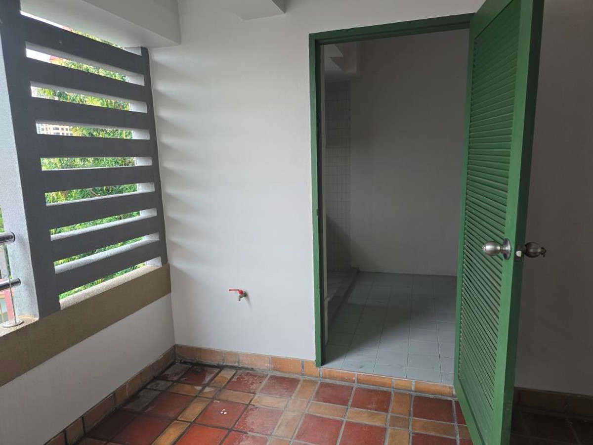 For RentAri,Anusaowaree : Low-rise apartment, area 200 sq m., 3 bedrooms, loft room 10-15min walk from BTS Ari