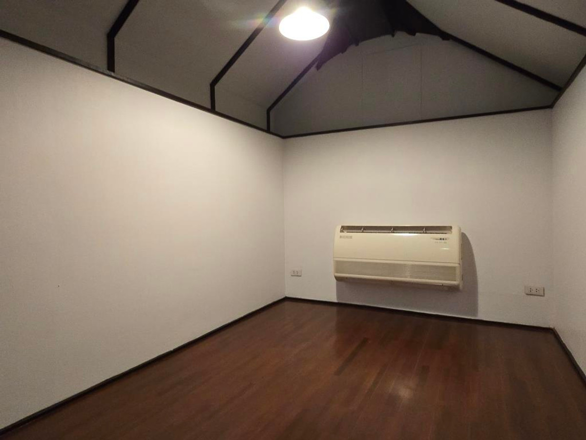 For RentAri,Anusaowaree : Low-rise apartment, area 200 sq m., 3 bedrooms, loft room 10-15min walk from BTS Ari