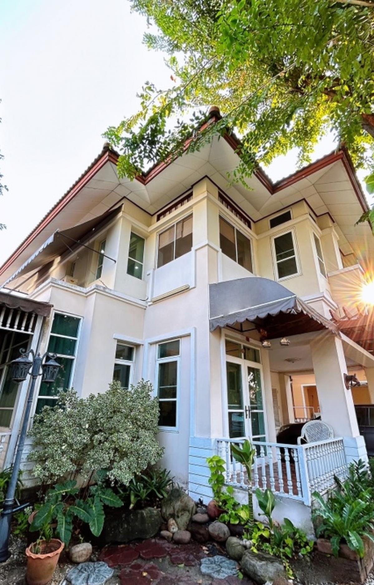 For RentHouseLadprao101, Happy Land, The Mall Bang Kapi : 4 bedroom house for rent, Ladprao 101, 4 Bedroom, Ladprao 101 road.