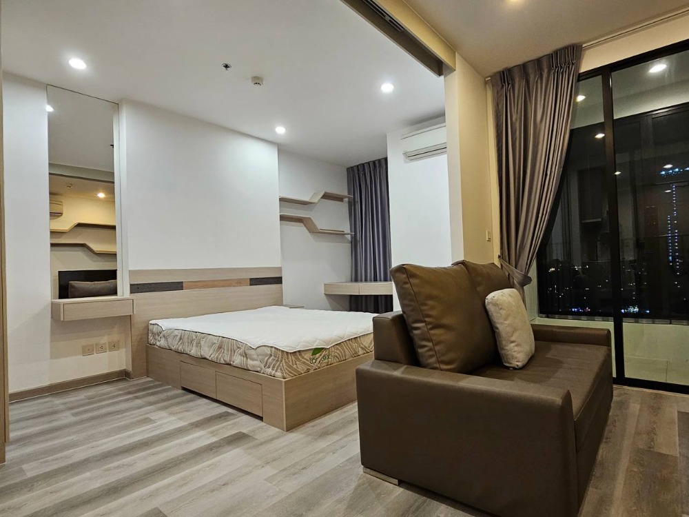 For RentCondoSiam Paragon ,Chulalongkorn,Samyan : Ideo Q Chula Samyan【𝐑𝐄𝐍𝐓】🔥Beautifully decorated room in modern style, airy and comfortable, complete with furniture & electrical appliances, near Sam Yan MRT. 🔥 Contact Line ID: @hacondo