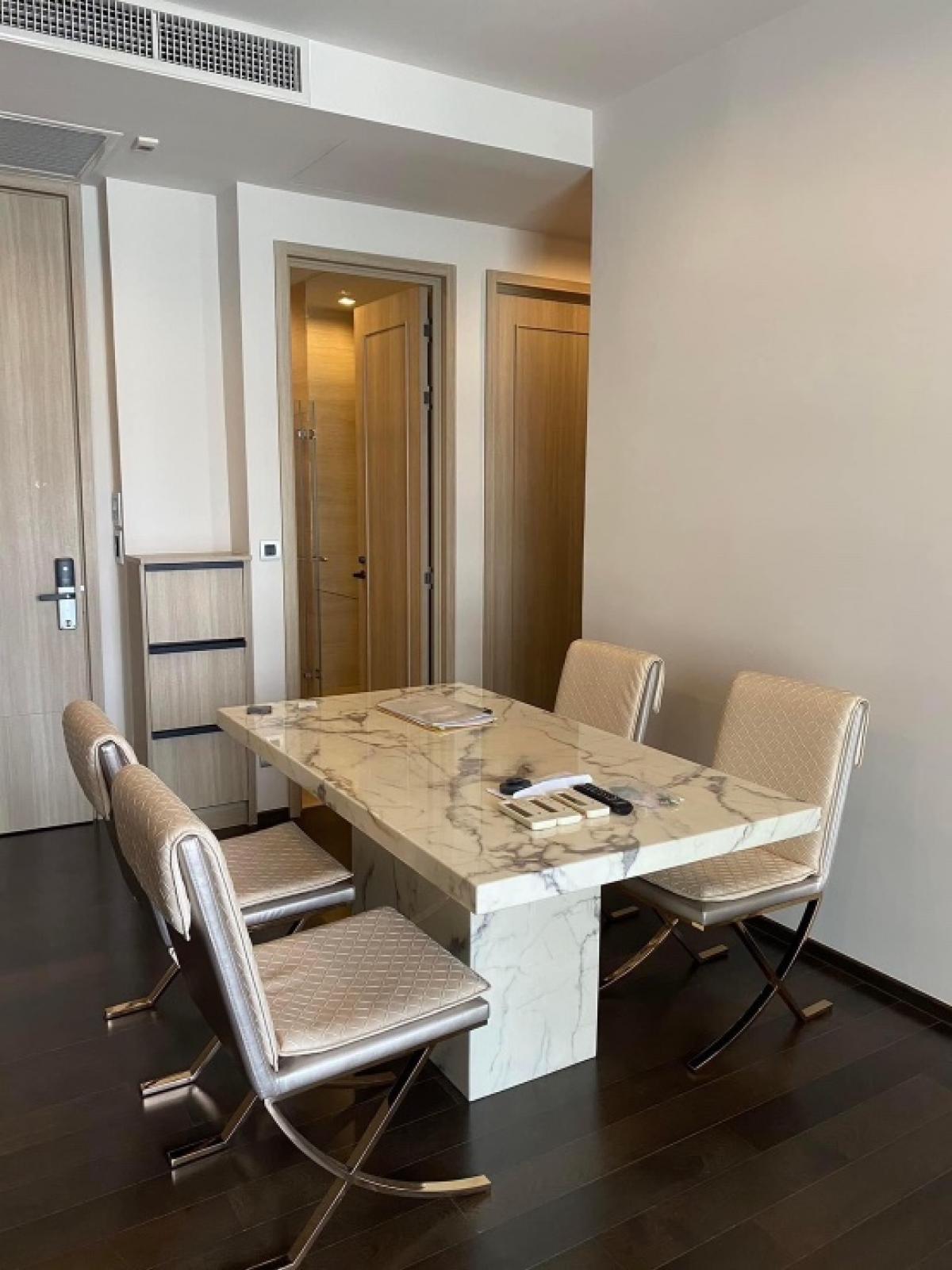 For SaleCondoSukhumvit, Asoke, Thonglor : 📢👇 Sell with the tenant until July 2026, the reason to rent or buy at The XXXIX by Sansiri, which is a good corner unit near BTS and is also near Em District, full of comfort. With excellent prices as well 
 
