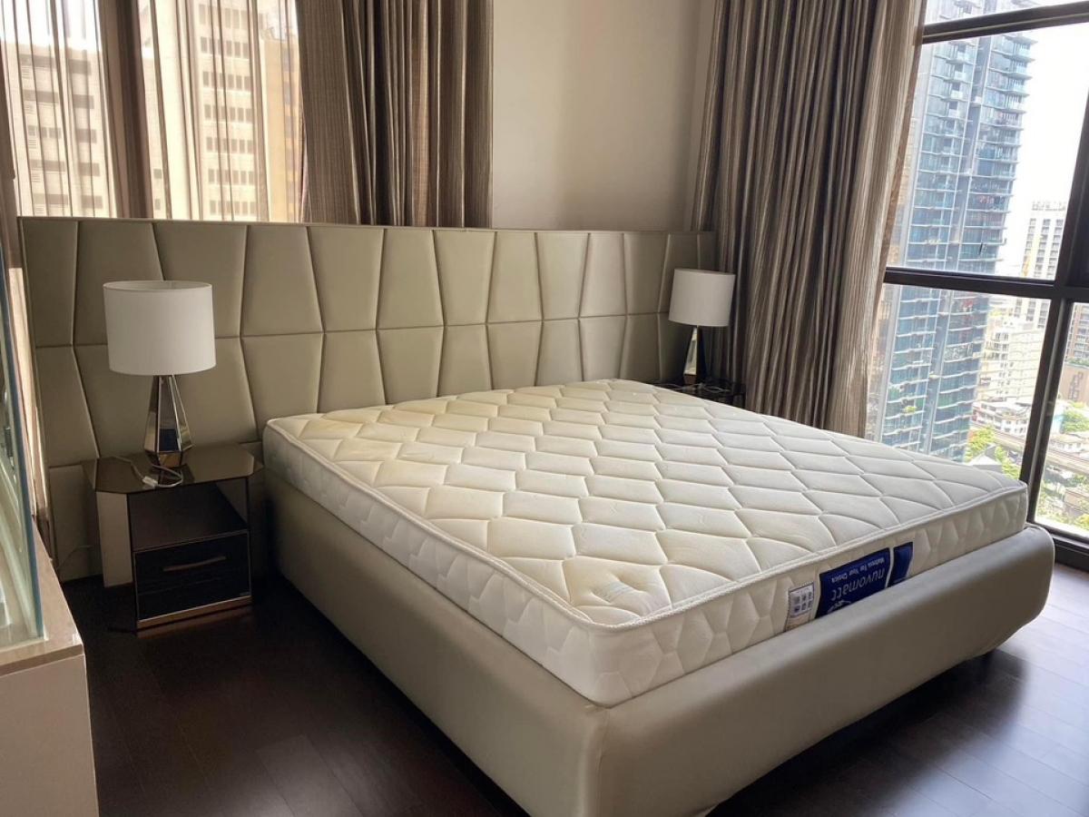 For SaleCondoSukhumvit, Asoke, Thonglor : 📢👇 Sell with the tenant until July 2026, the reason to rent or buy at The XXXIX by Sansiri, which is a good corner unit near BTS and is also near Em District, full of comfort. With excellent prices as well 
 
