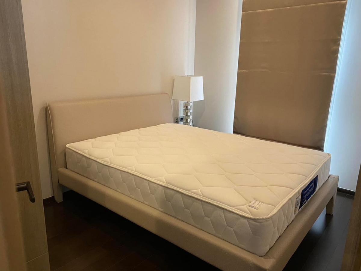 For SaleCondoSukhumvit, Asoke, Thonglor : 📢👇 Sell with the tenant until July 2026, the reason to rent or buy at The XXXIX by Sansiri, which is a good corner unit near BTS and is also near Em District, full of comfort. With excellent prices as well 
 
