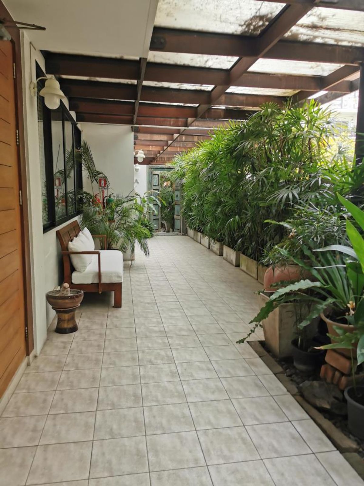 For RentAri,Anusaowaree : Lowlight apartments are suitable for living around 160 sqm. 2 bedrooms, 2 bathrooms.