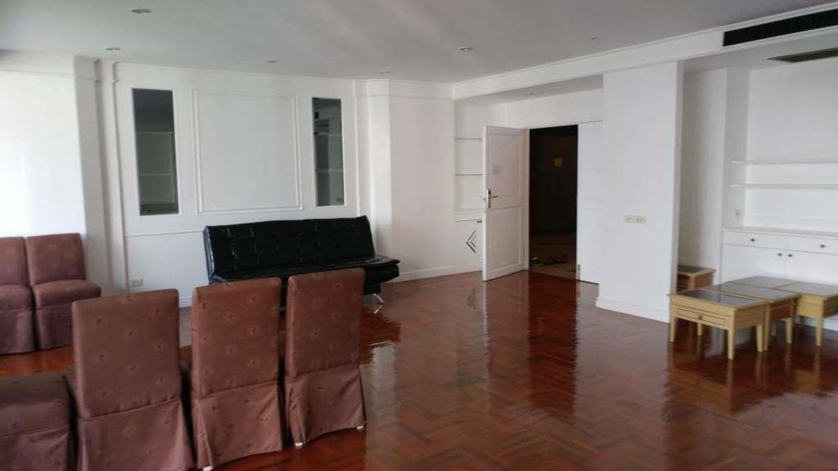 For RentAri,Anusaowaree : The apartment is suitable for approximately 110 sqm. 2 bedrooms, PET Friendly