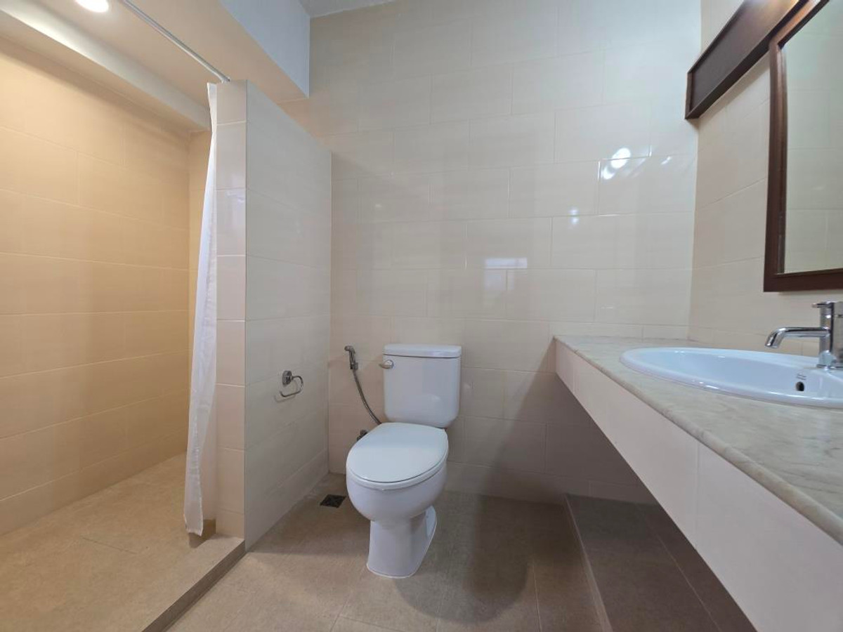 For RentAri,Anusaowaree : Low-rise apartment, area 200 sq m., 3 bedrooms, loft room 10-15min walk from BTS Ari