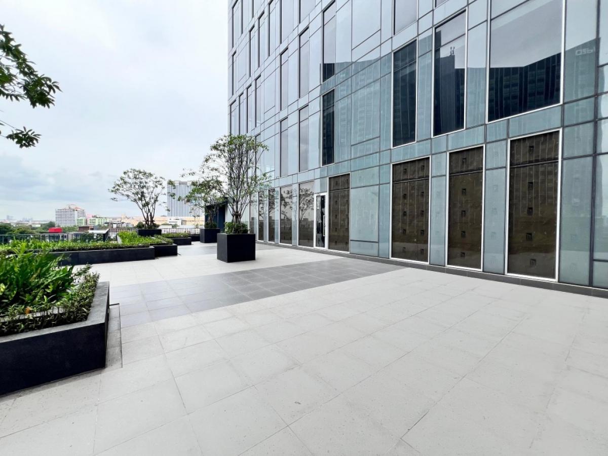 ให้เช่าร้านค้า/ตลาดนัดพระราม 9 เพชรบุรีตัดใหม่ RCA : Rental : Rooftop For Bar and Restaurant , Gym and Spa In Rama 9 , ขนาด 1200 sqm ปล่อยเช่า Rooftop เหมาะ บาร์ / ร้านอาหาร / Gym , Spa , Office ในพระราม 9 , ขนาด 1200 ตรม 🔥🔥Rental Price : 600,000THB / Month🔥🔥##realestatethailand##เซ้งร้าน##เซ้งร้านอาหาร##เซ