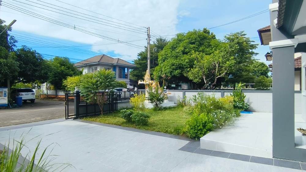 For SaleHousePathum Thani,Rangsit, Thammasat : Single house on the main road, newly renovated, ready to move in, quiet atmosphere, not crowded