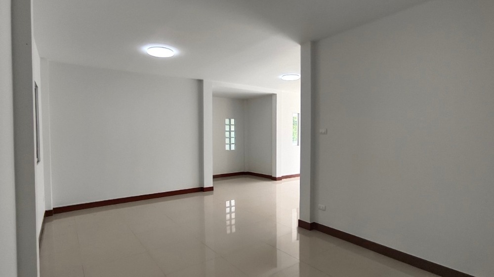 For SaleHousePathum Thani,Rangsit, Thammasat : Single house on the main road, newly renovated, ready to move in, quiet atmosphere, not crowded