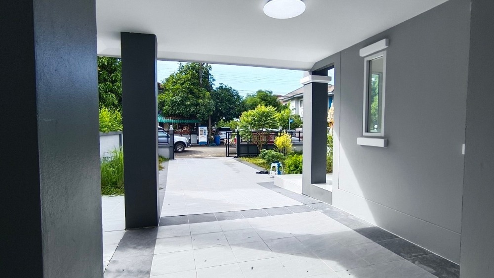 For SaleHousePathum Thani,Rangsit, Thammasat : Single house on the main road, newly renovated, ready to move in, quiet atmosphere, not crowded