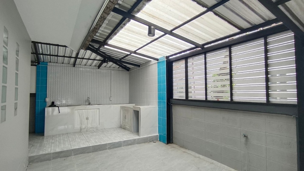 For SaleHousePathum Thani,Rangsit, Thammasat : Single house on the main road, newly renovated, ready to move in, quiet atmosphere, not crowded