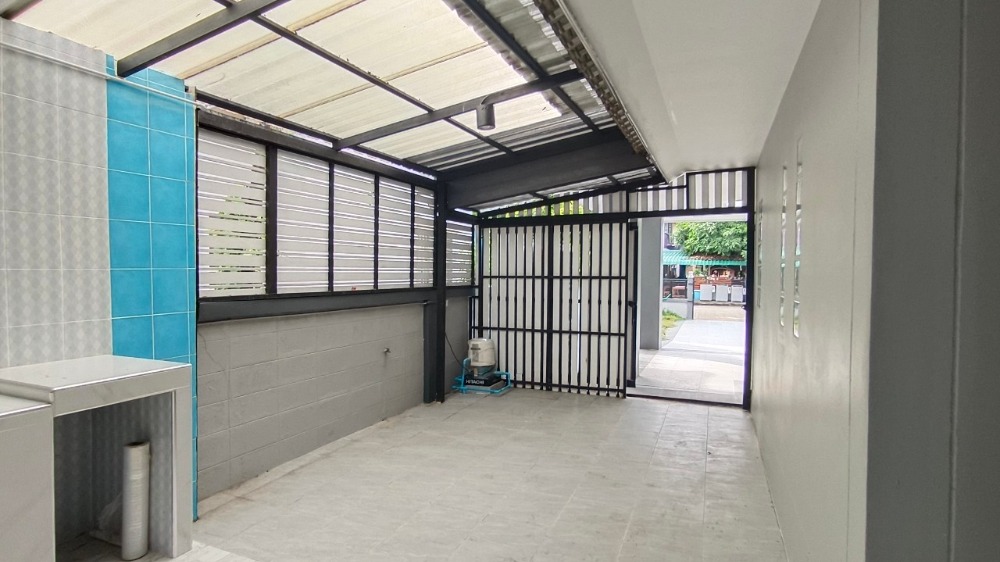 For SaleHousePathum Thani,Rangsit, Thammasat : Single house on the main road, newly renovated, ready to move in, quiet atmosphere, not crowded