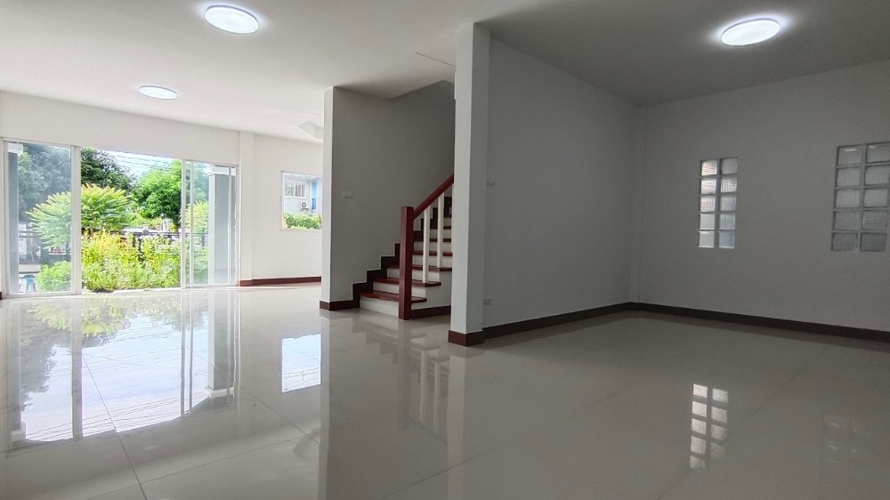 For SaleHousePathum Thani,Rangsit, Thammasat : Single house on the main road, newly renovated, ready to move in, quiet atmosphere, not crowded