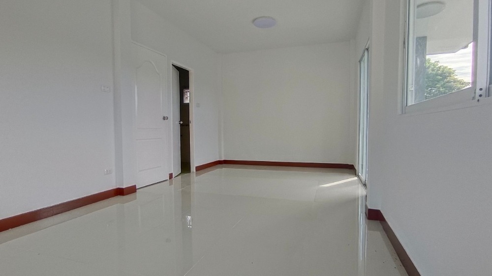 For SaleHousePathum Thani,Rangsit, Thammasat : Single house on the main road, newly renovated, ready to move in, quiet atmosphere, not crowded