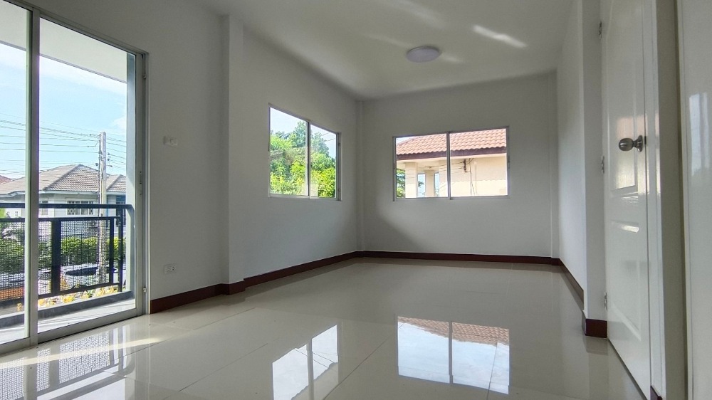 For SaleHousePathum Thani,Rangsit, Thammasat : Single house on the main road, newly renovated, ready to move in, quiet atmosphere, not crowded