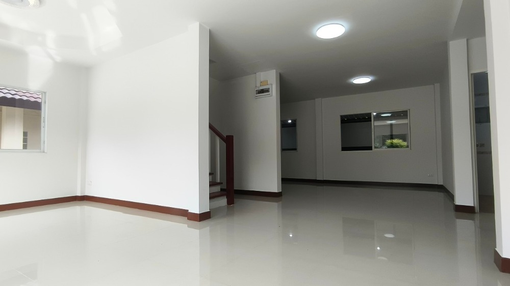 For SaleHousePathum Thani,Rangsit, Thammasat : Single house on the main road, newly renovated, ready to move in, quiet atmosphere, not crowded