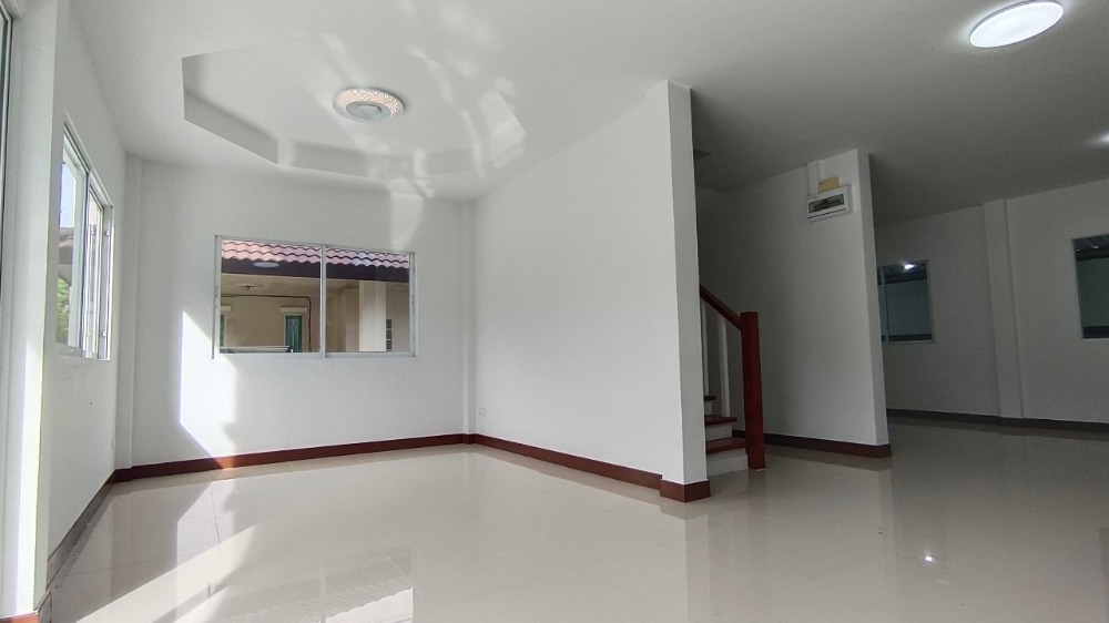 For SaleHousePathum Thani,Rangsit, Thammasat : Single house on the main road, newly renovated, ready to move in, quiet atmosphere, not crowded